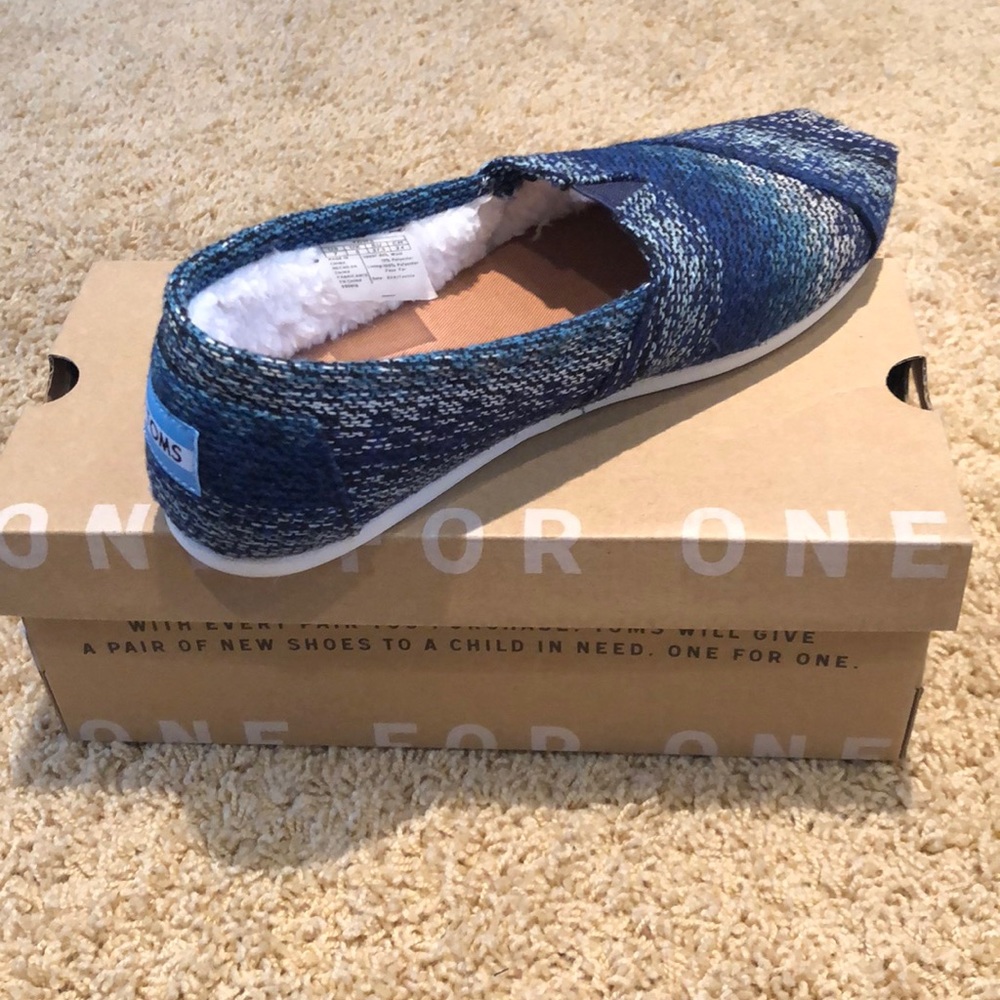TOMS classic blue multi stripe woven with faux fur